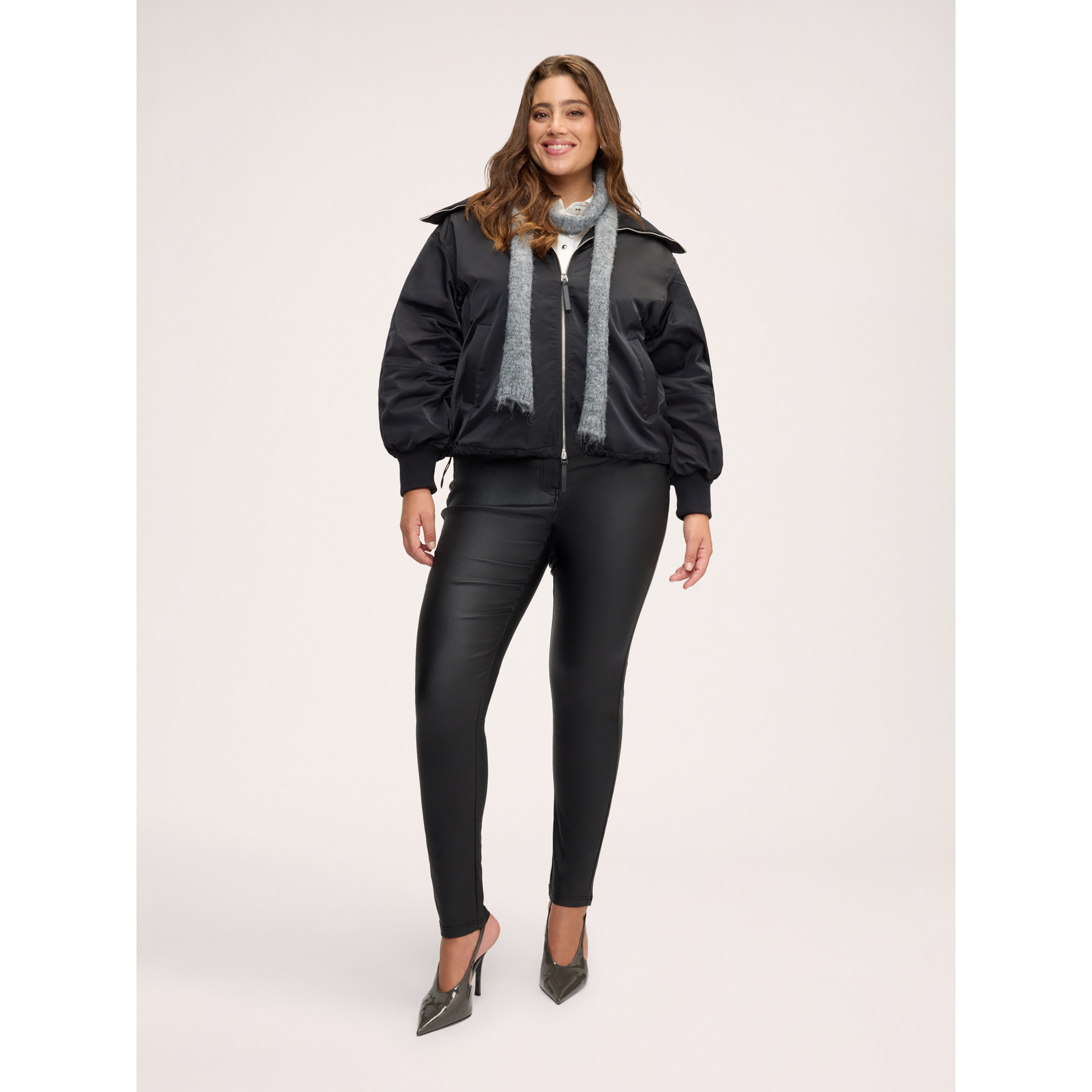 Fiorella Rubino - Cazadora bomber con cuello alto - Negro