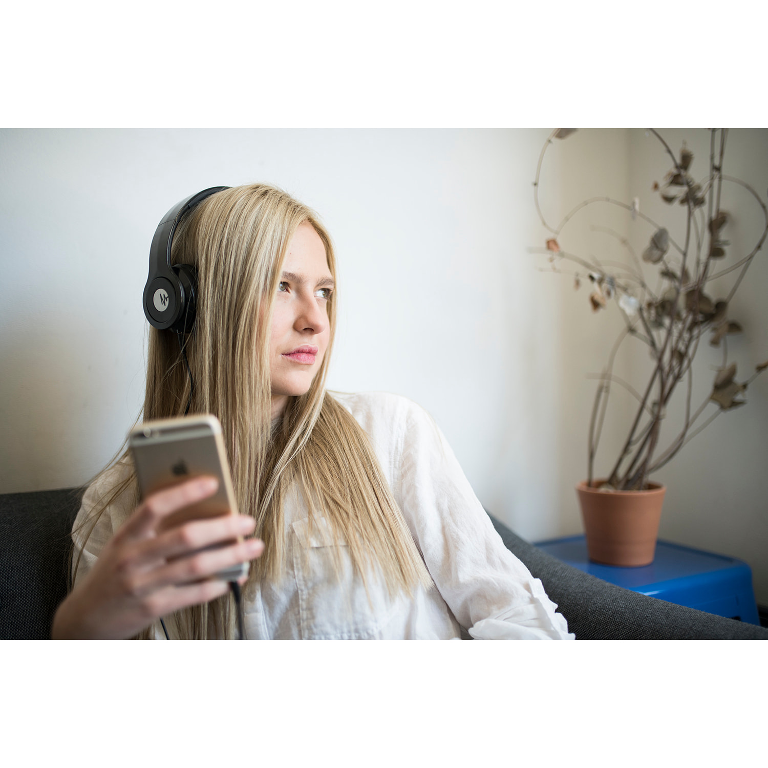 MAGNUSSEN W1 HEADPHONES en color Negro