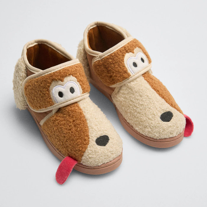 Pantofole per bambini a forma di cane con dettagli 3D