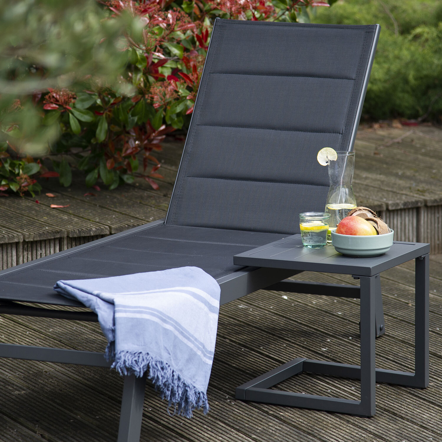 Set bain de soleil et table d'appoint BARBADOS en textilène noir - aluminium gris anthracite