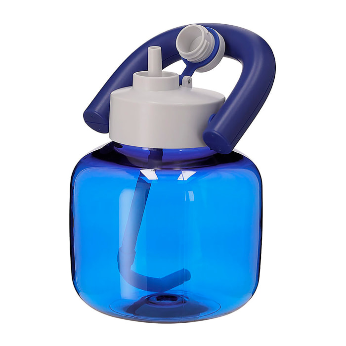 Bidón en resistente RPET con 1,8 L de capacidad. Con original forma de kettlebell. Incluye de cierre a rosca, pajita y firme asa de transporte. Libre de BPA.