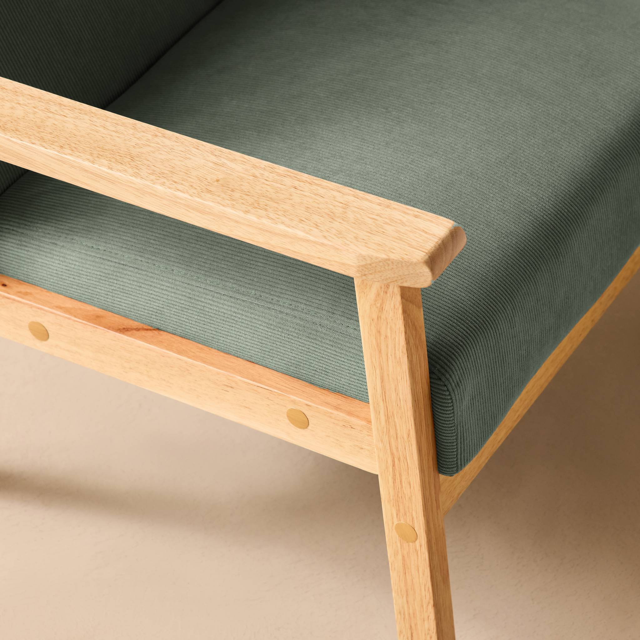 Fauteuil scandinave bois de peuplier, d'hévéa et velours côtelé ISAK