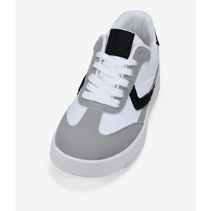 Zapatillas deportivas blancas con cordones