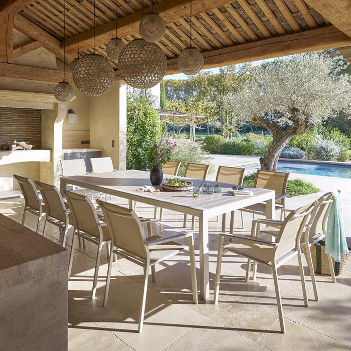 Table de jardin "Évasion" effet bois lin & argile 12 places lates en aluminium