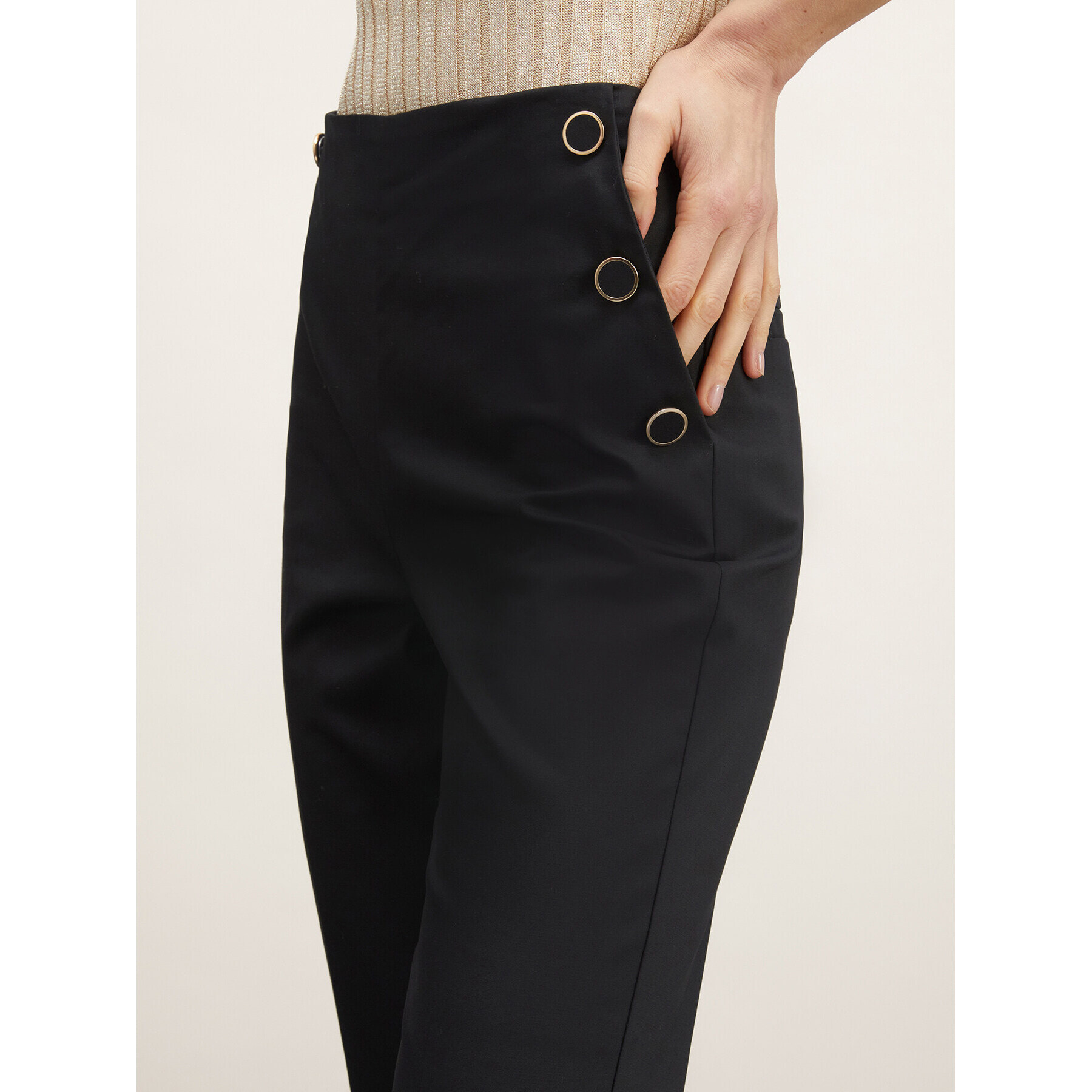 Motivi - Pantalones kick flare detalle de botones - Negro