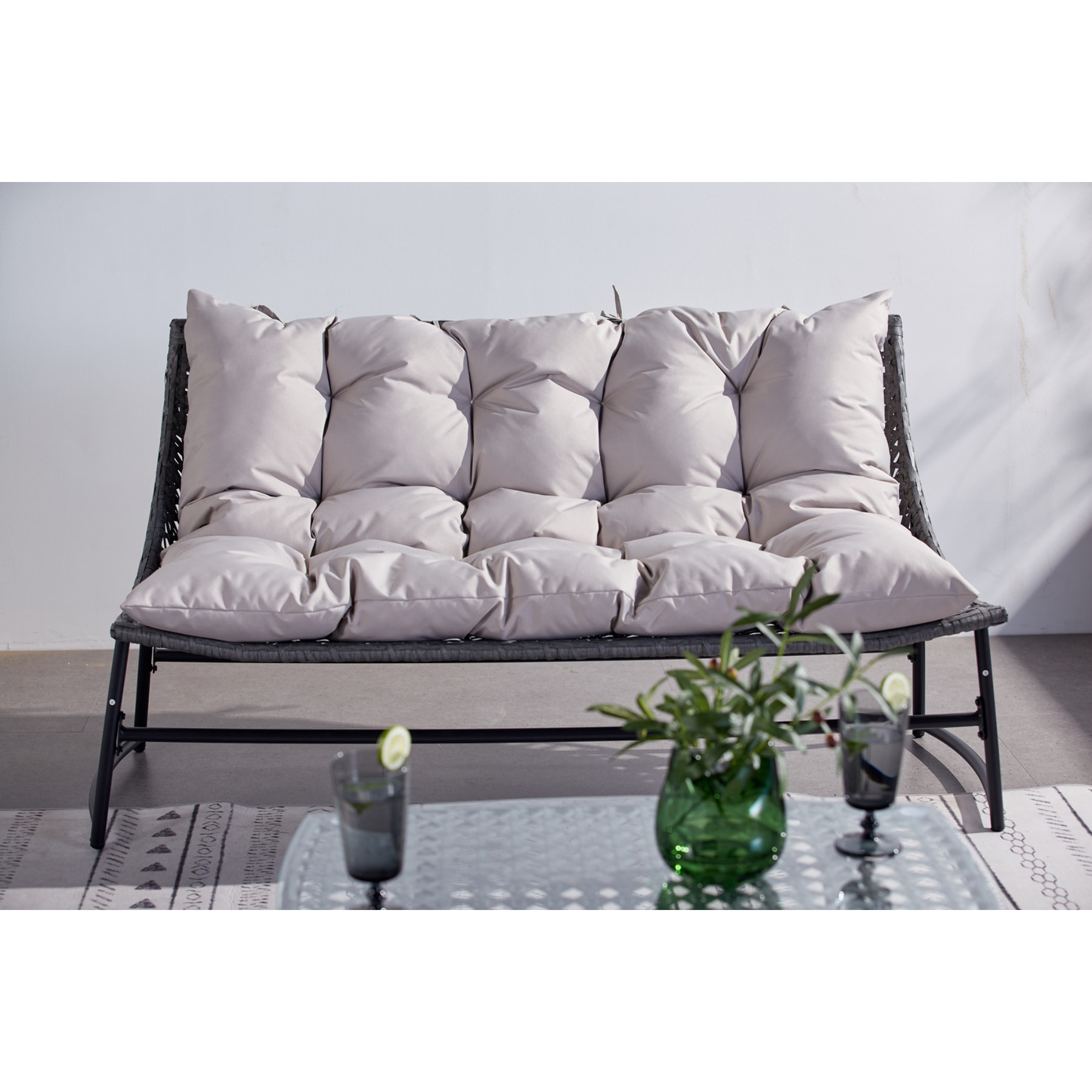 Salon de jardin bas 4 places en résine gris GOLA