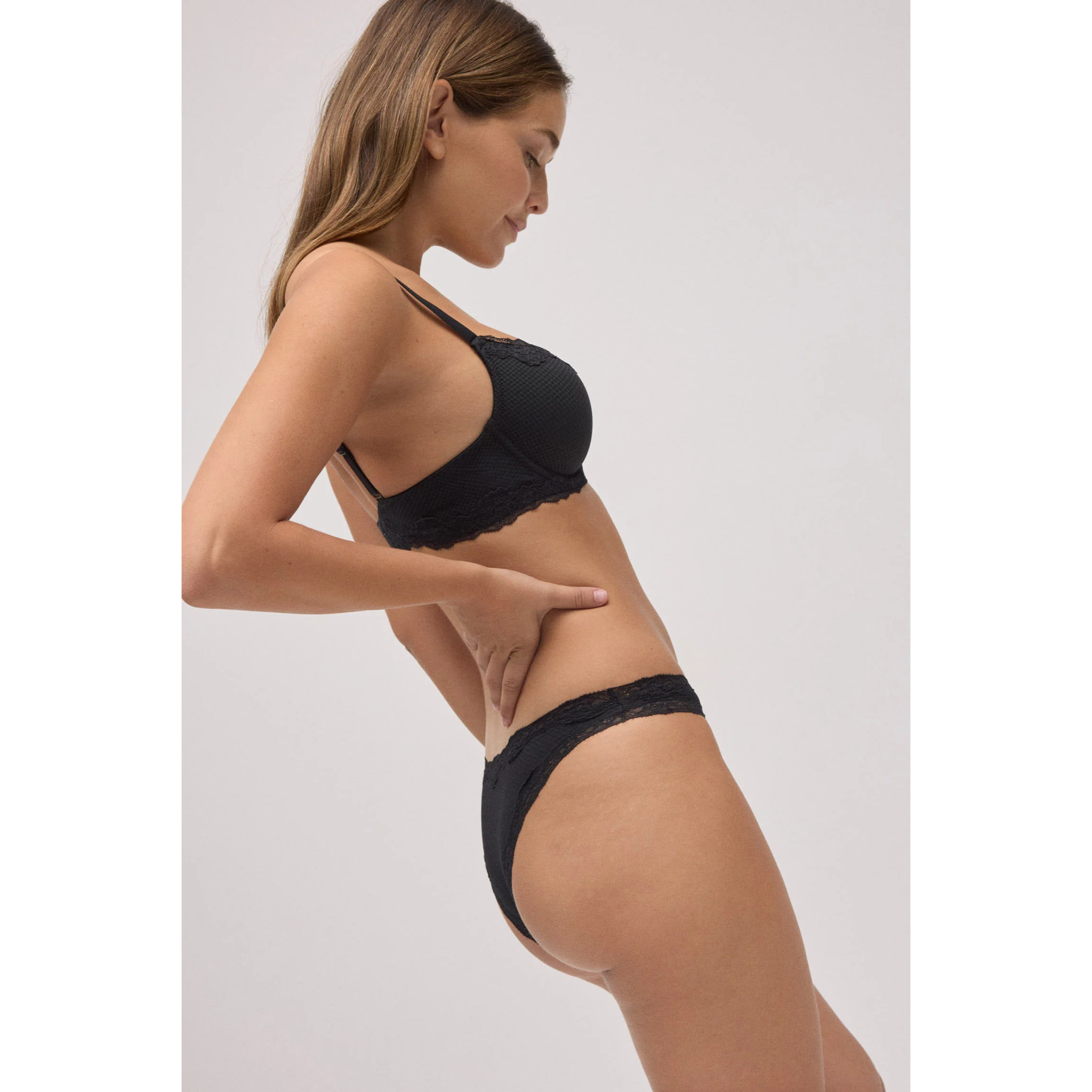 Mutandine brasiliane con pizzo nero