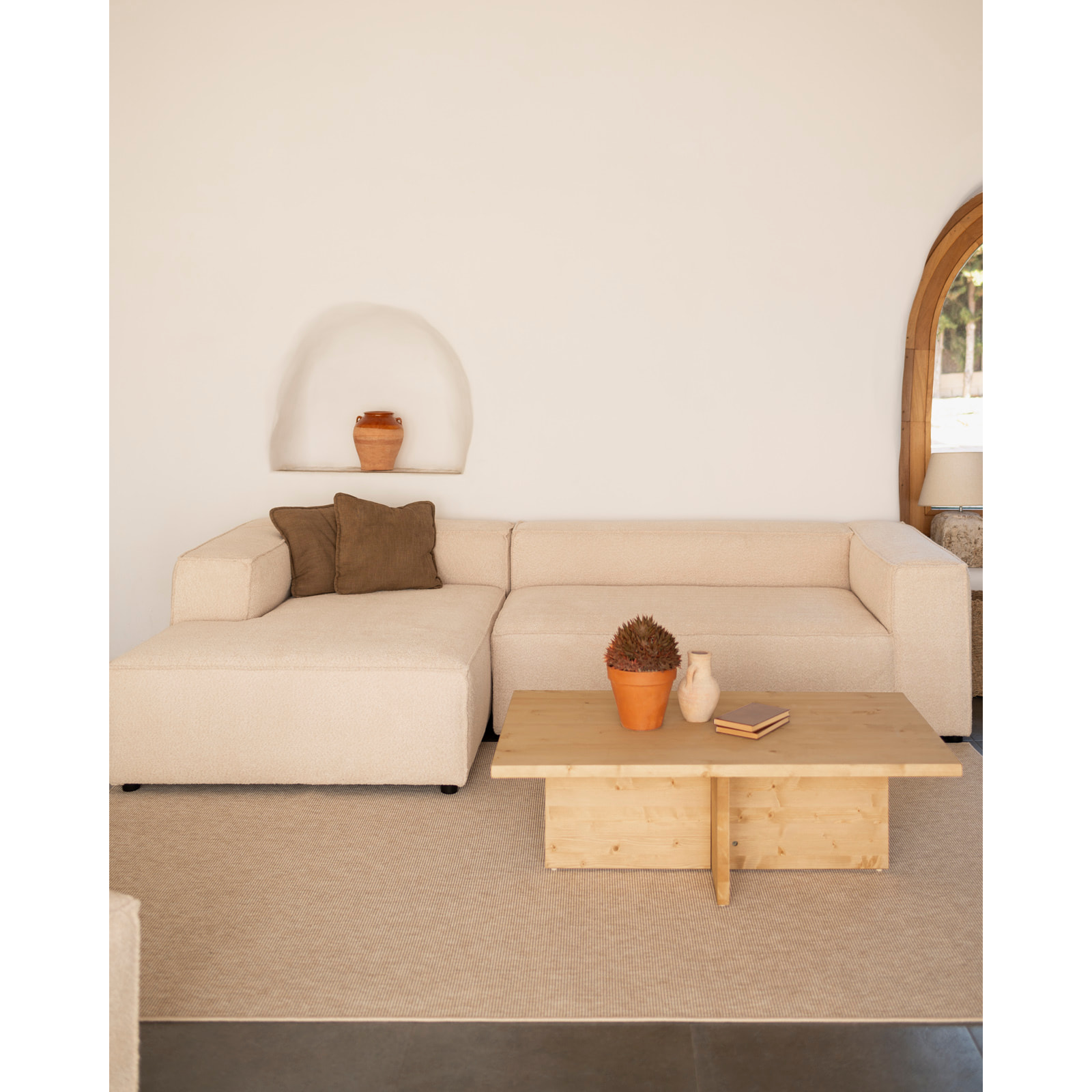 Mesa de centro de madera maciza en tono roble medio de 120x70cm Alto: 40 Largo: 120 Ancho: 70