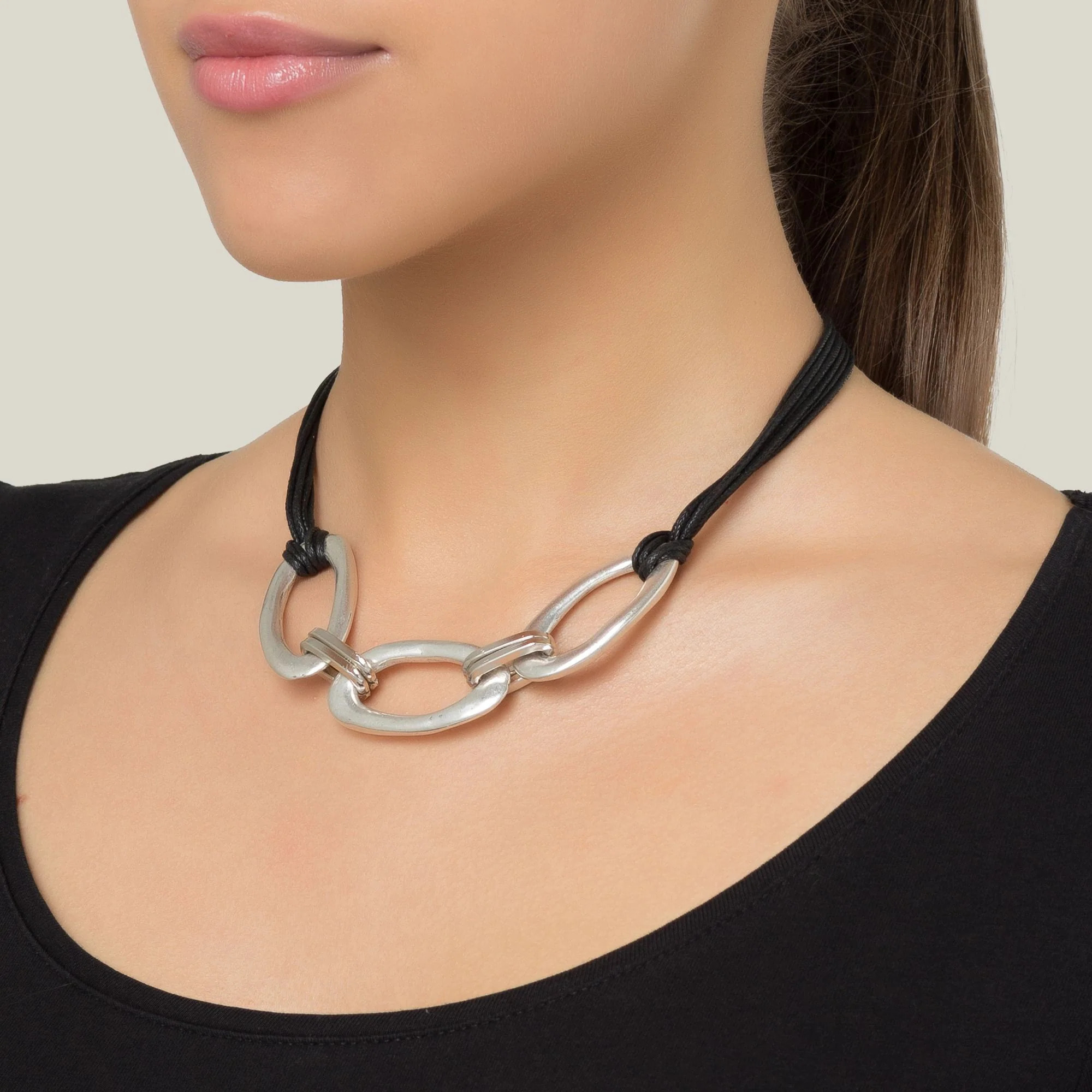 Collar Candado en plata chapado y cadena singular eslabón rectangular. "Gloria Mago"