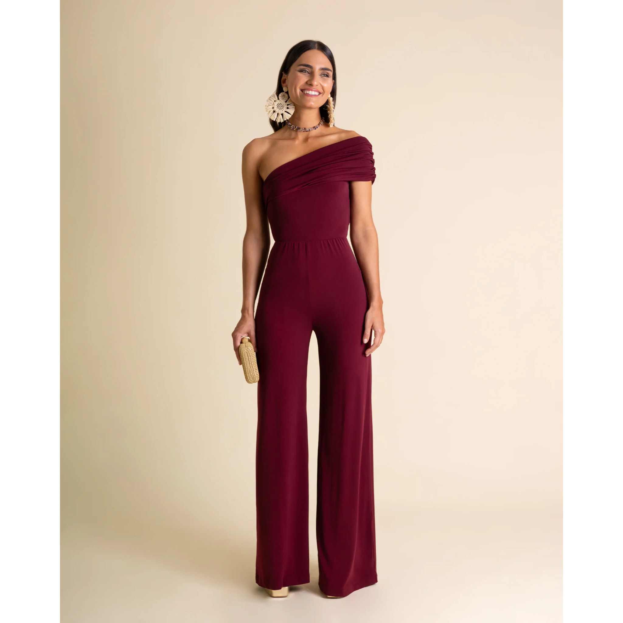 Mono de mujer escote bardot asimétrico