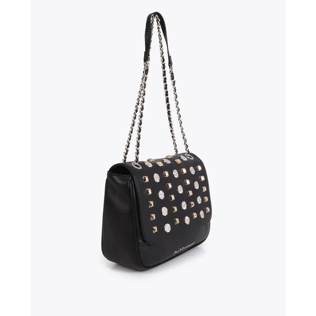 Borsa a tracolla con patta e borchie oro e argento