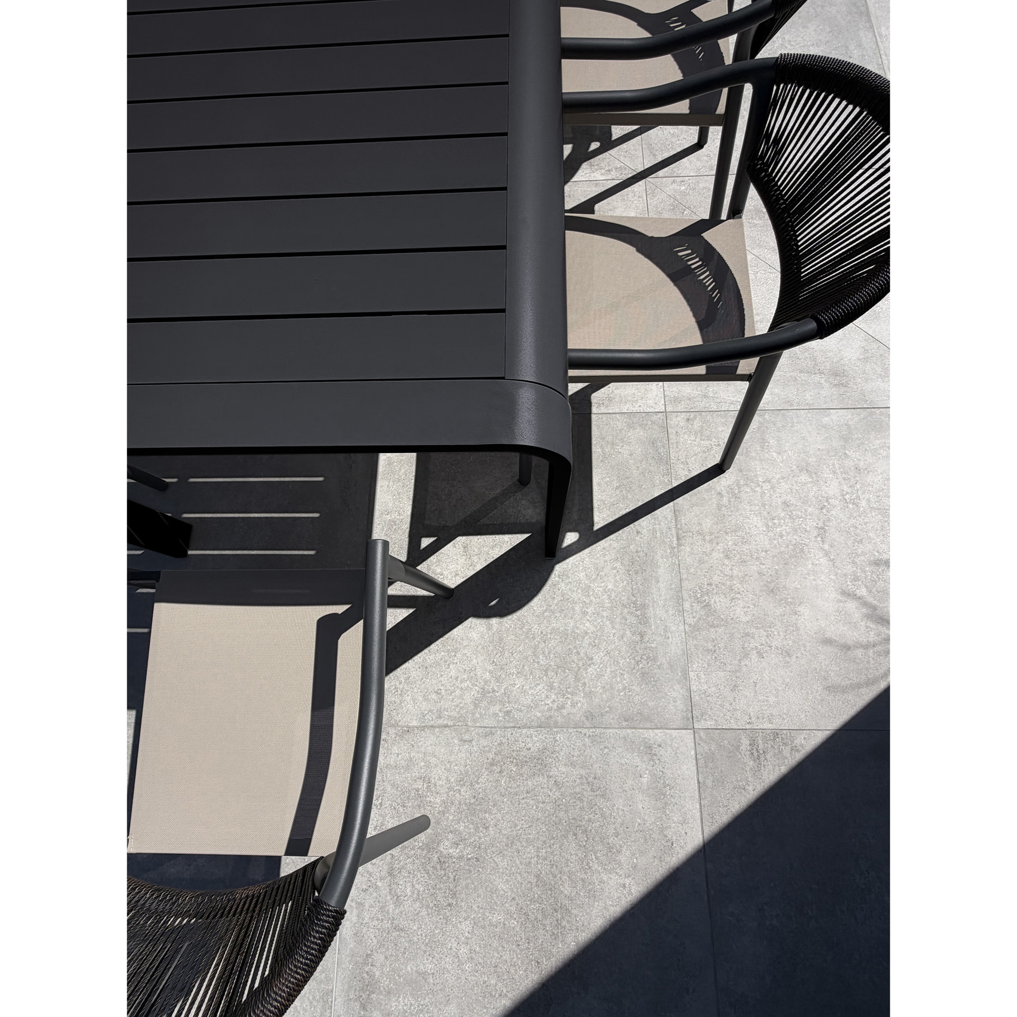 HANOI - Ensemble repas de jardin en aluminium 8 places coloris anthracite