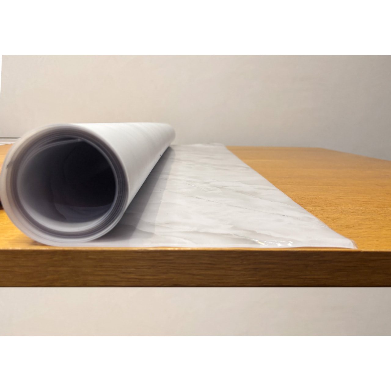 Tovaglia Antimacchia Plastificata Idrorepellente Rotolo Tasgliabile PVC Proteggi Tavolo Crystal Marmo D9 1,55mm