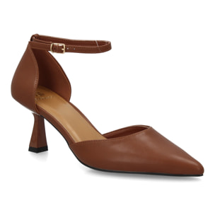 Zapato de salon con cierre de hebilla
