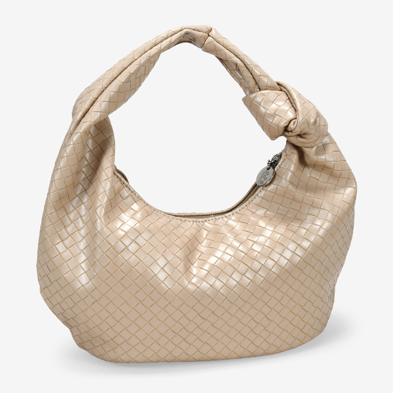 Bolso de hombro beige trenzado con nudo