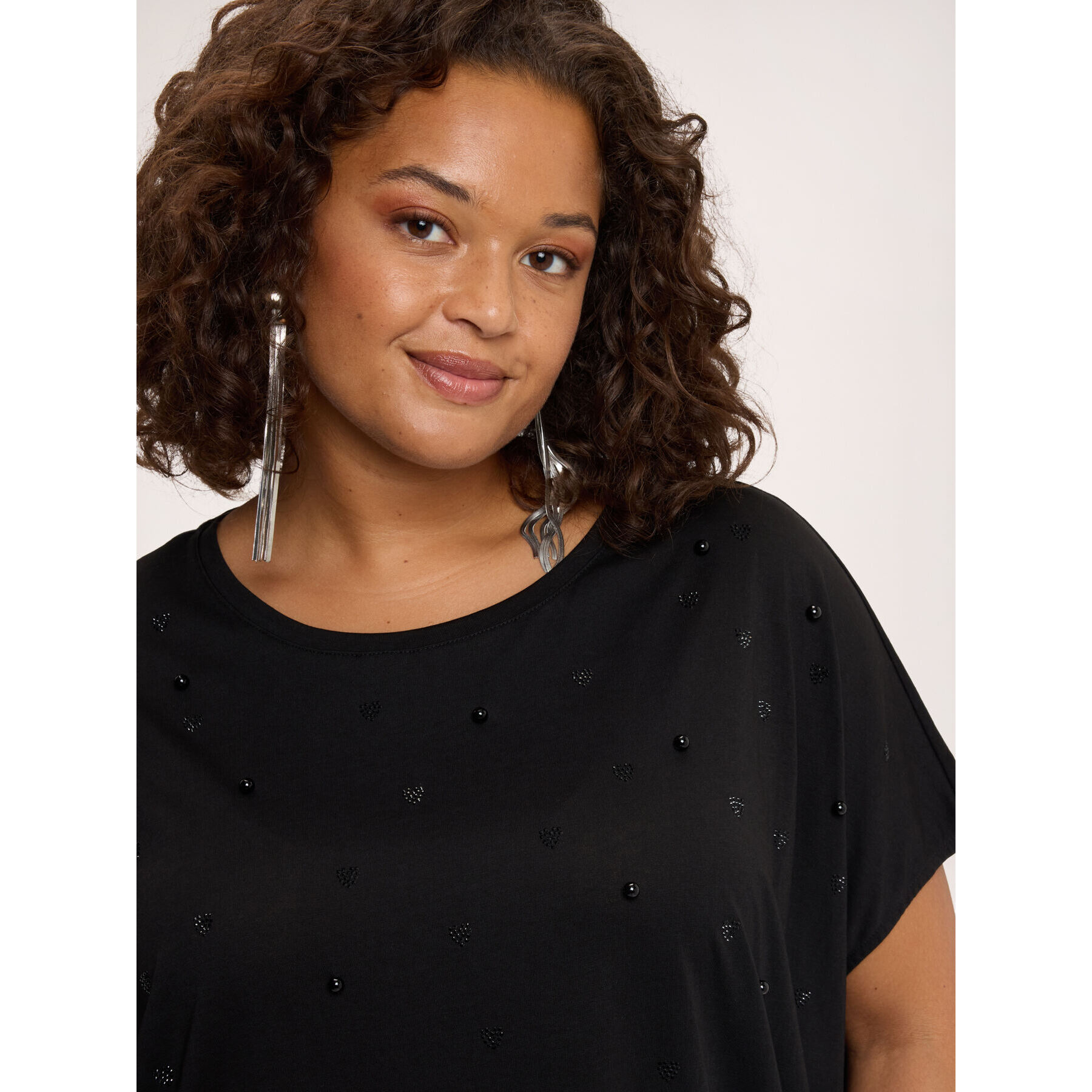 Fiorella Rubino - T-shirt in jersey con cuoricini in strass e perle - Nero