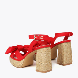 Sandali con tacco e fiocco