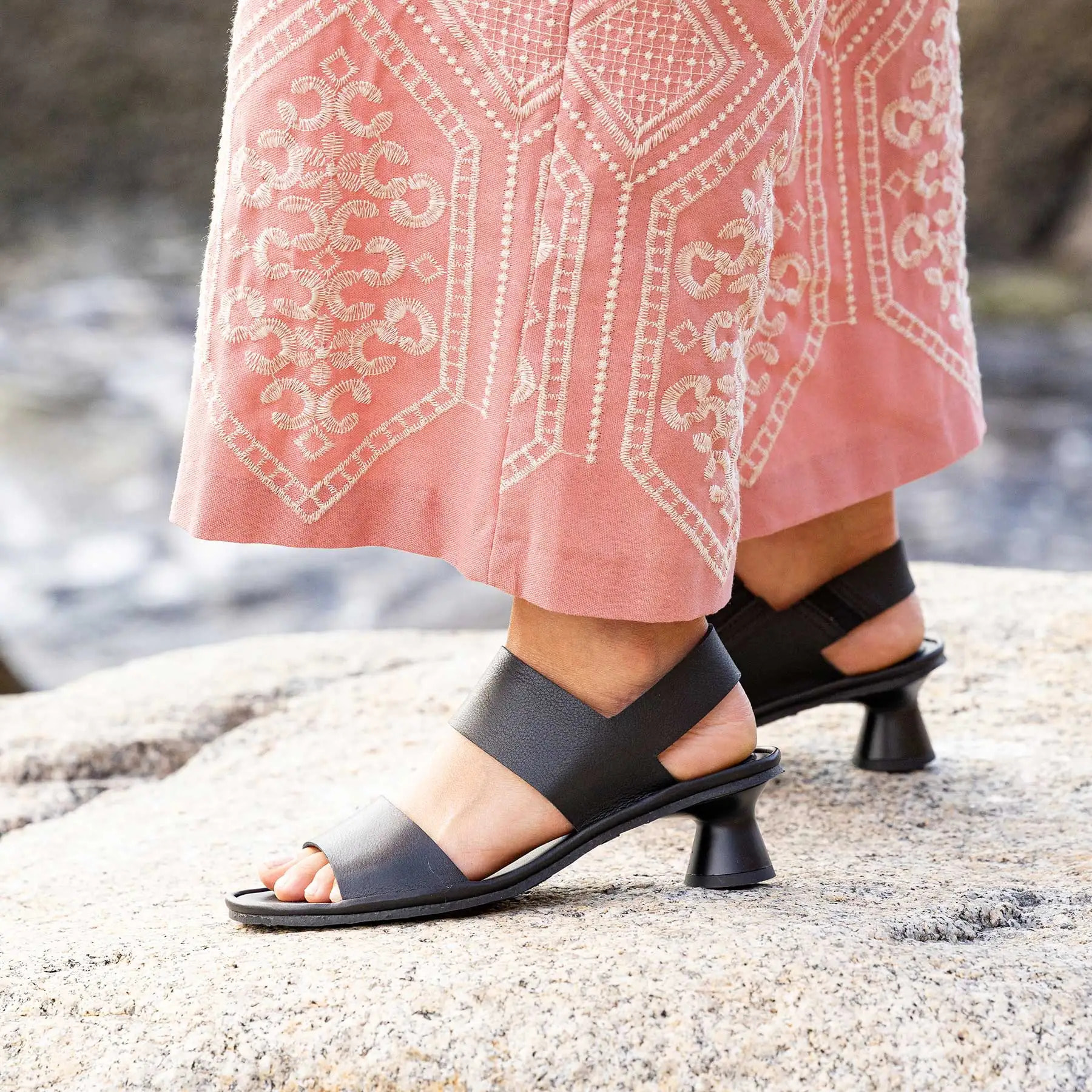 Sandalias con tacón N885 SOFT NAPPA SALMON/ FLORA color Salmon