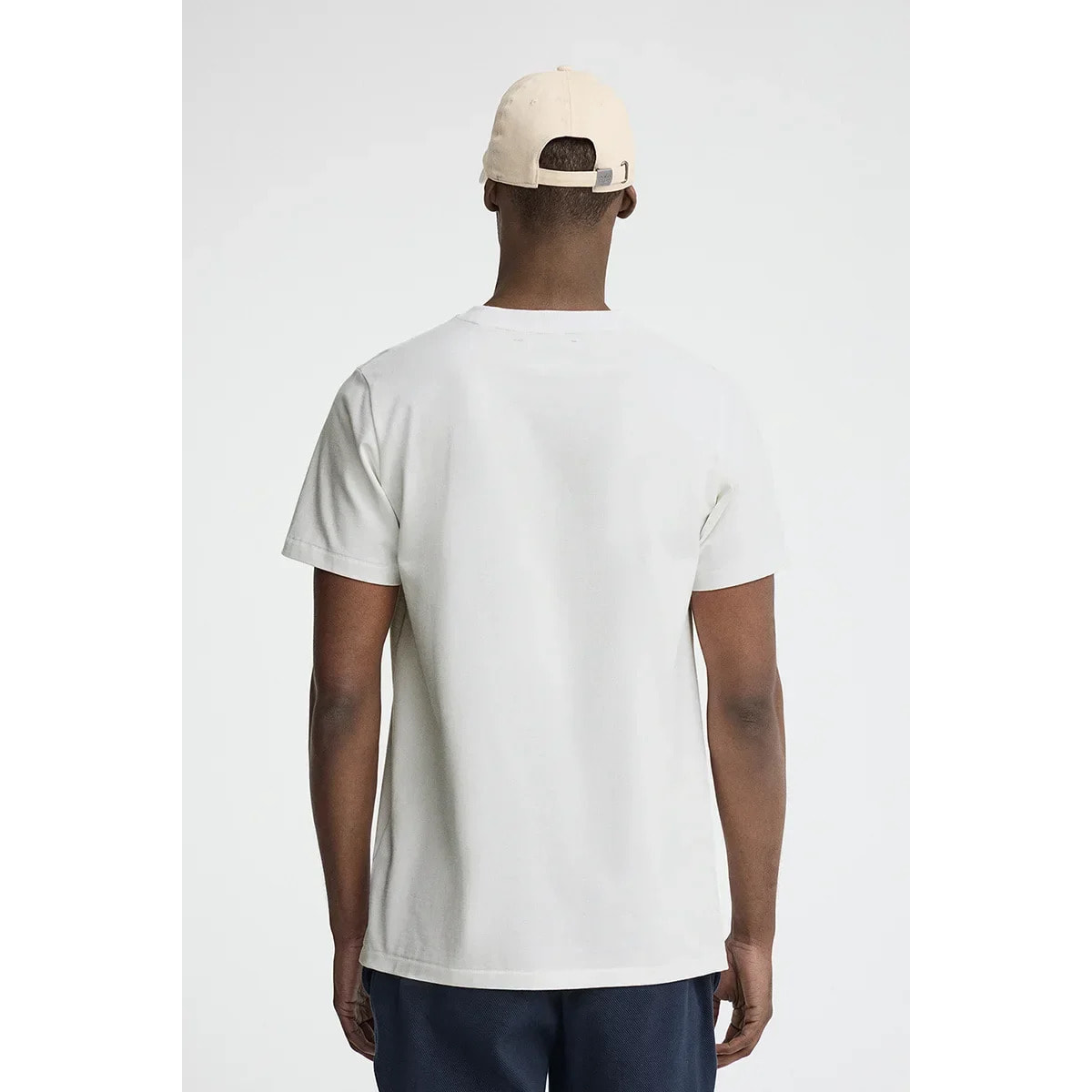 Camiseta blanca de manga corta con logo engomado Rigby Go