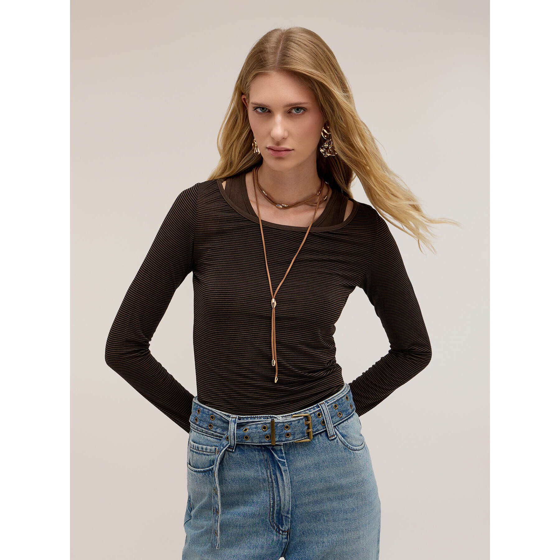 Motivi - T-shirt a righe con canotta - Marrone