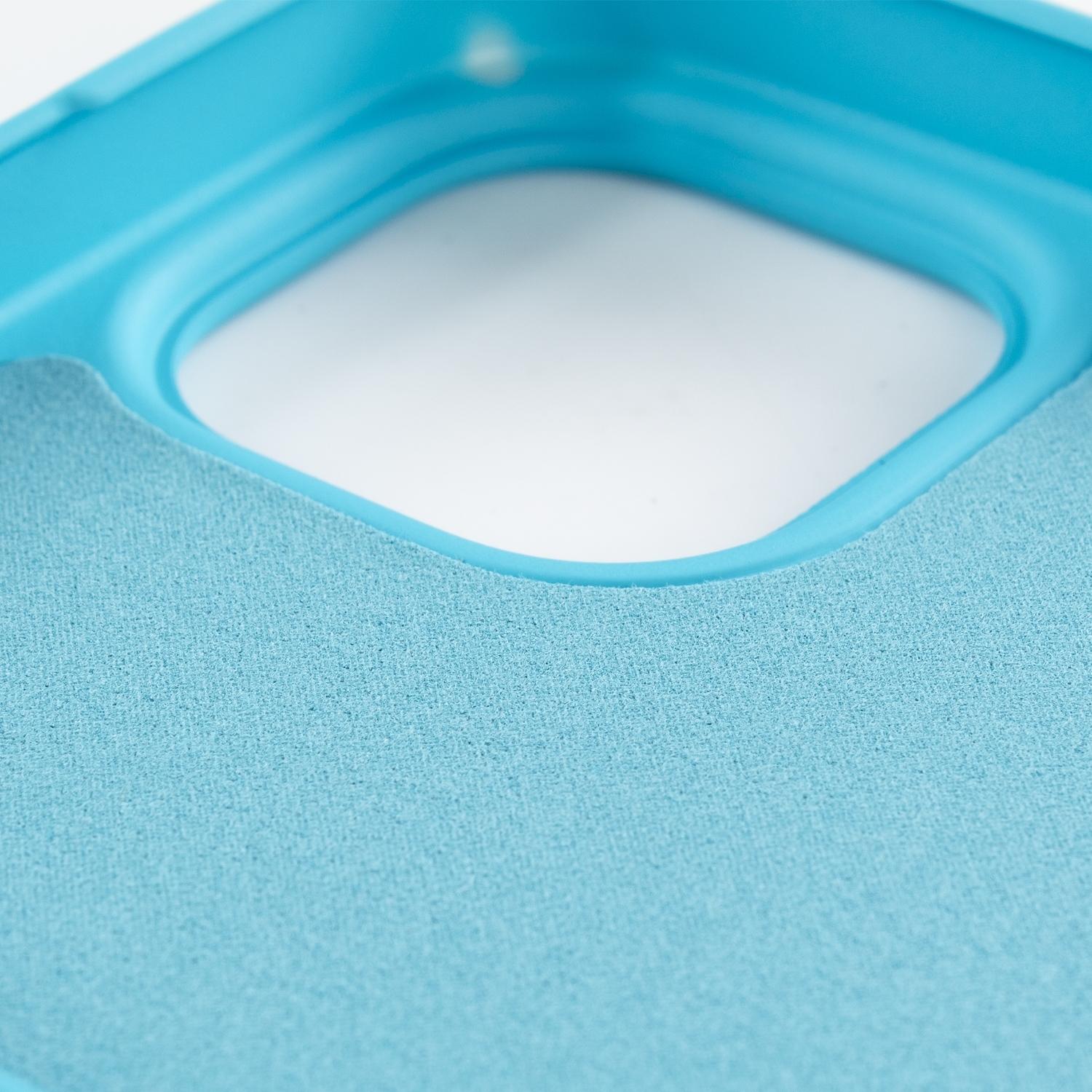 DAM Custodia in silicone Essential per iPhone 15 Pro Max. Interno in morbido velluto. 7,95x1,11x16,27 cm. Colore blu