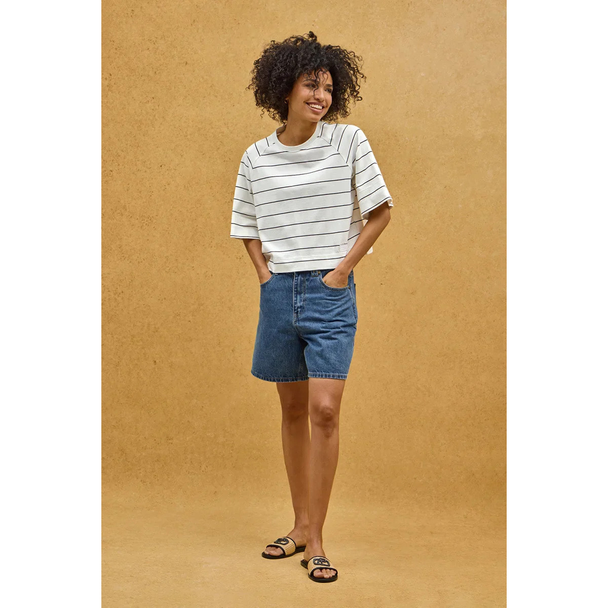 Maglietta a righe ecrù e blu marino dal fit boxy con toppa Polo Club