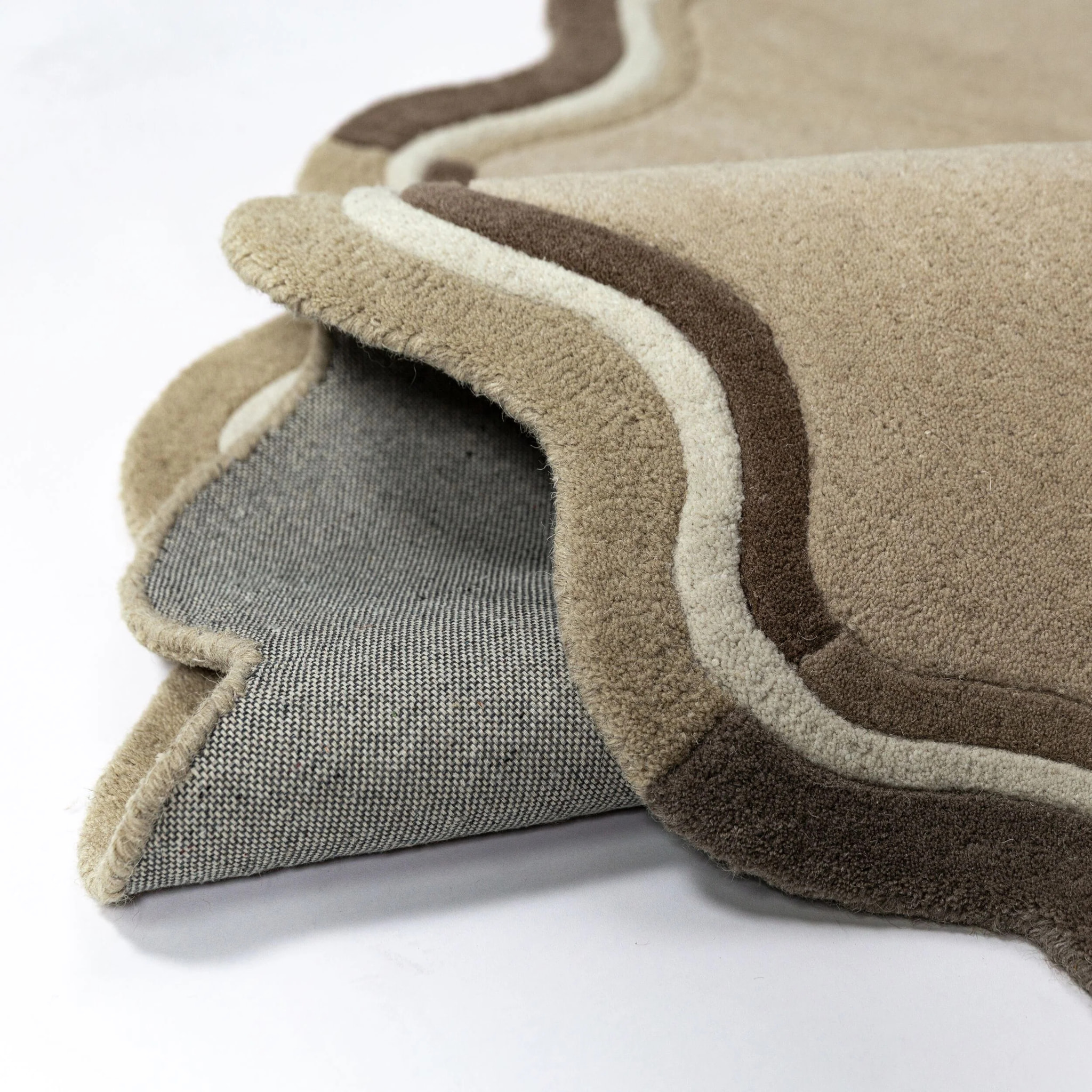 Tapis en laine rond LOIS SCALLOP