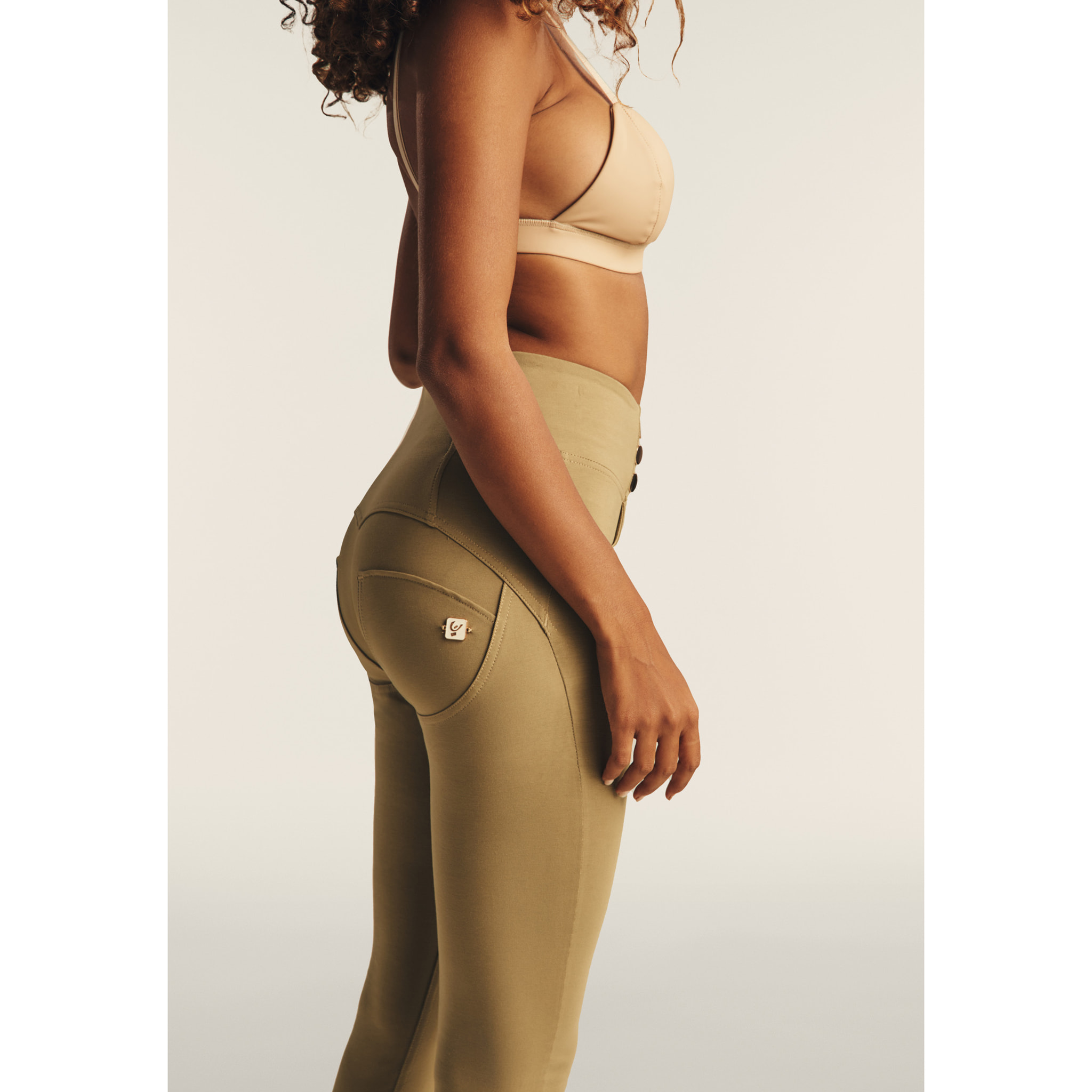 Pantaloni WR.UP in jersey vita alta con bottoni decorativi