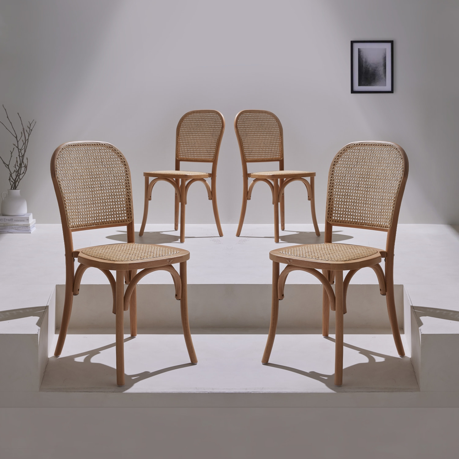Lot de 4 chaises vintage en bois avec assise et dossier en rotin. coloris marron vieilli. L 44.5 x P 48 x H 89.5cm