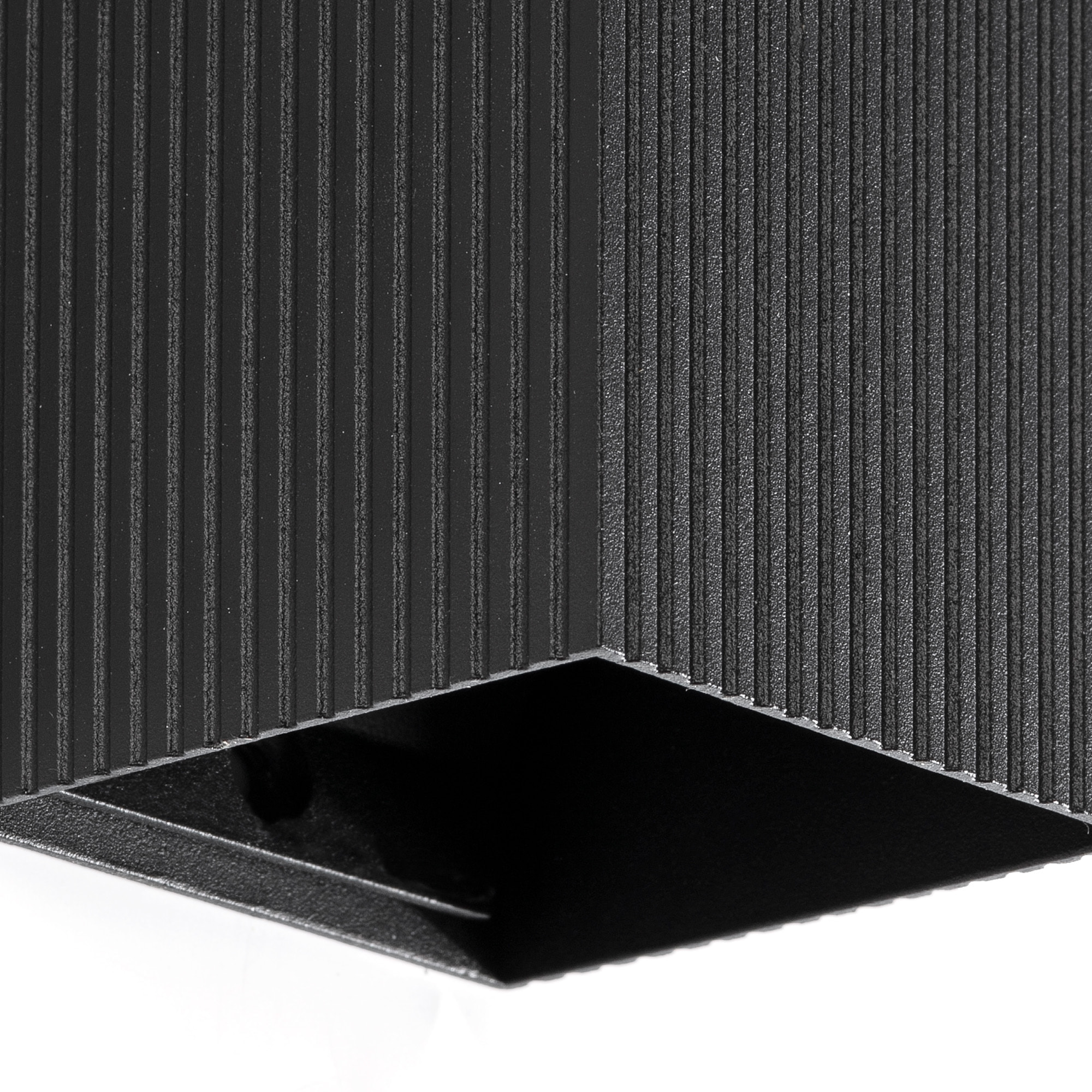 LUNE Aplique cuadrado estriado negro