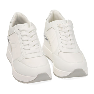 Zapatillas blancas, tacón de cuña 6 cm