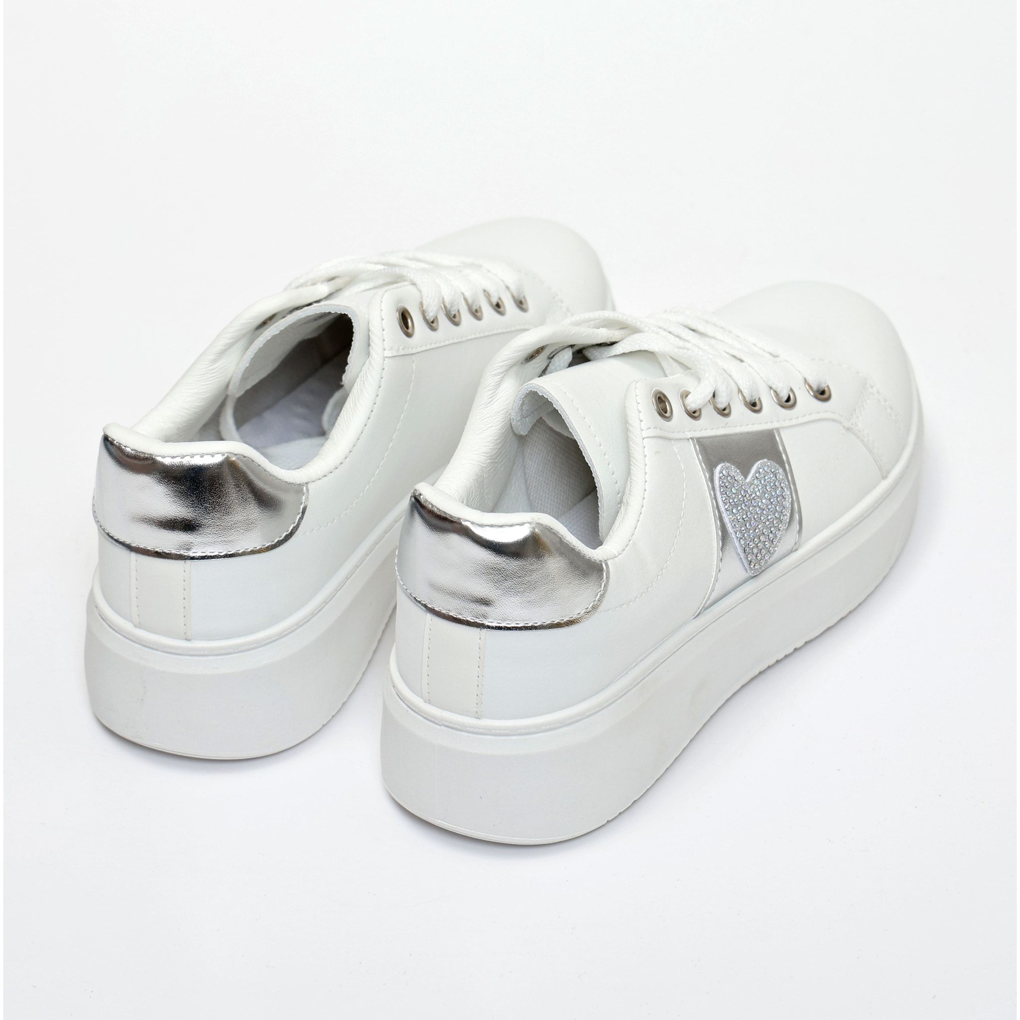 Sneakers in simil pelle con dettaglio strass