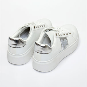 Sneakers in simil pelle con dettaglio strass