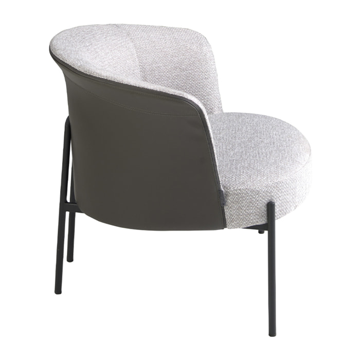 Sillón Angel Cerdá con asiento tapizado en tela en gris y respaldo tapizado en polipiel en gris oscuro patas de acero inoxidable en epoxi negro 84x68x69cm