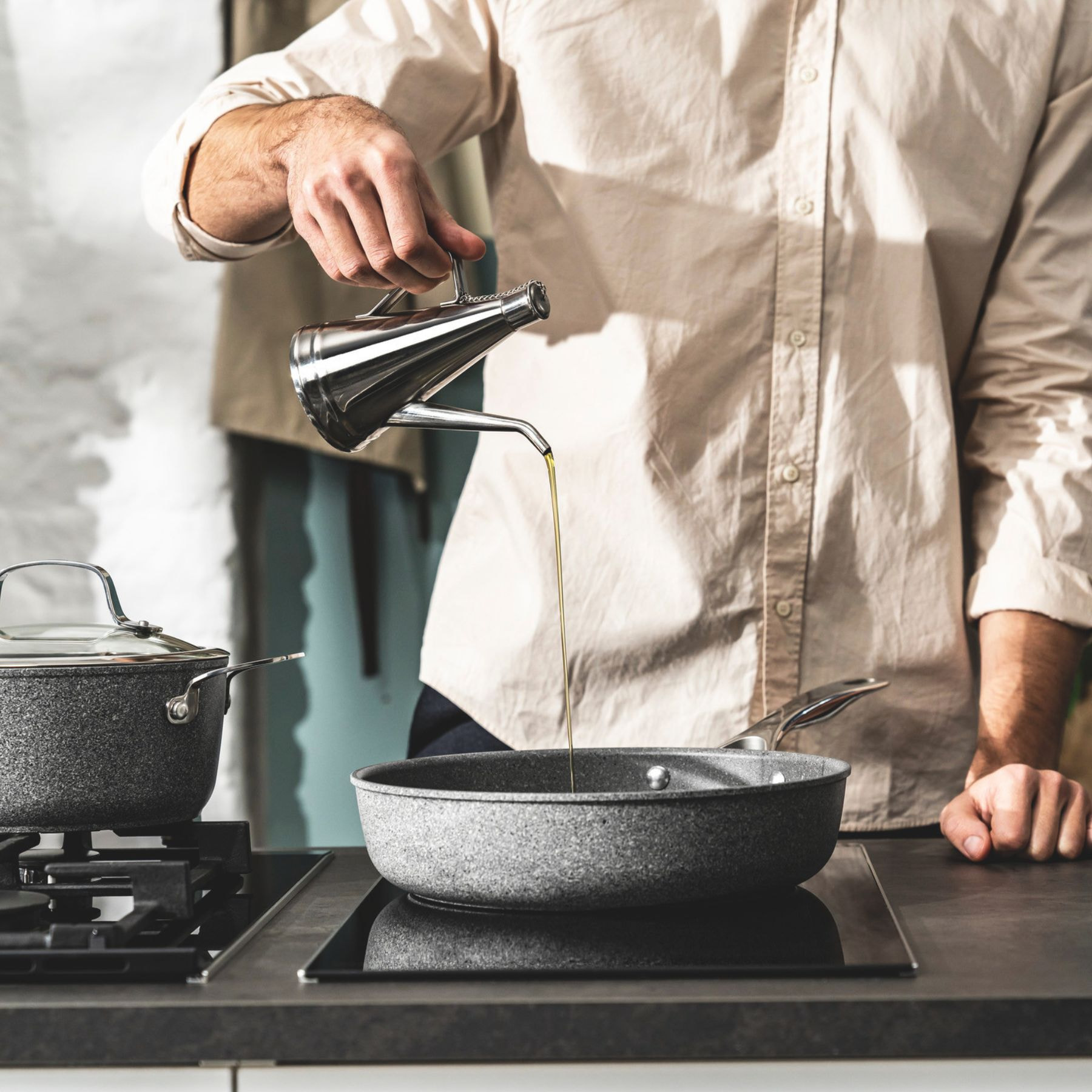 Sauteuse avec couvercle, 28 cm, Aluminium, Revêtement antiadhésif en céramique renforcée en titane