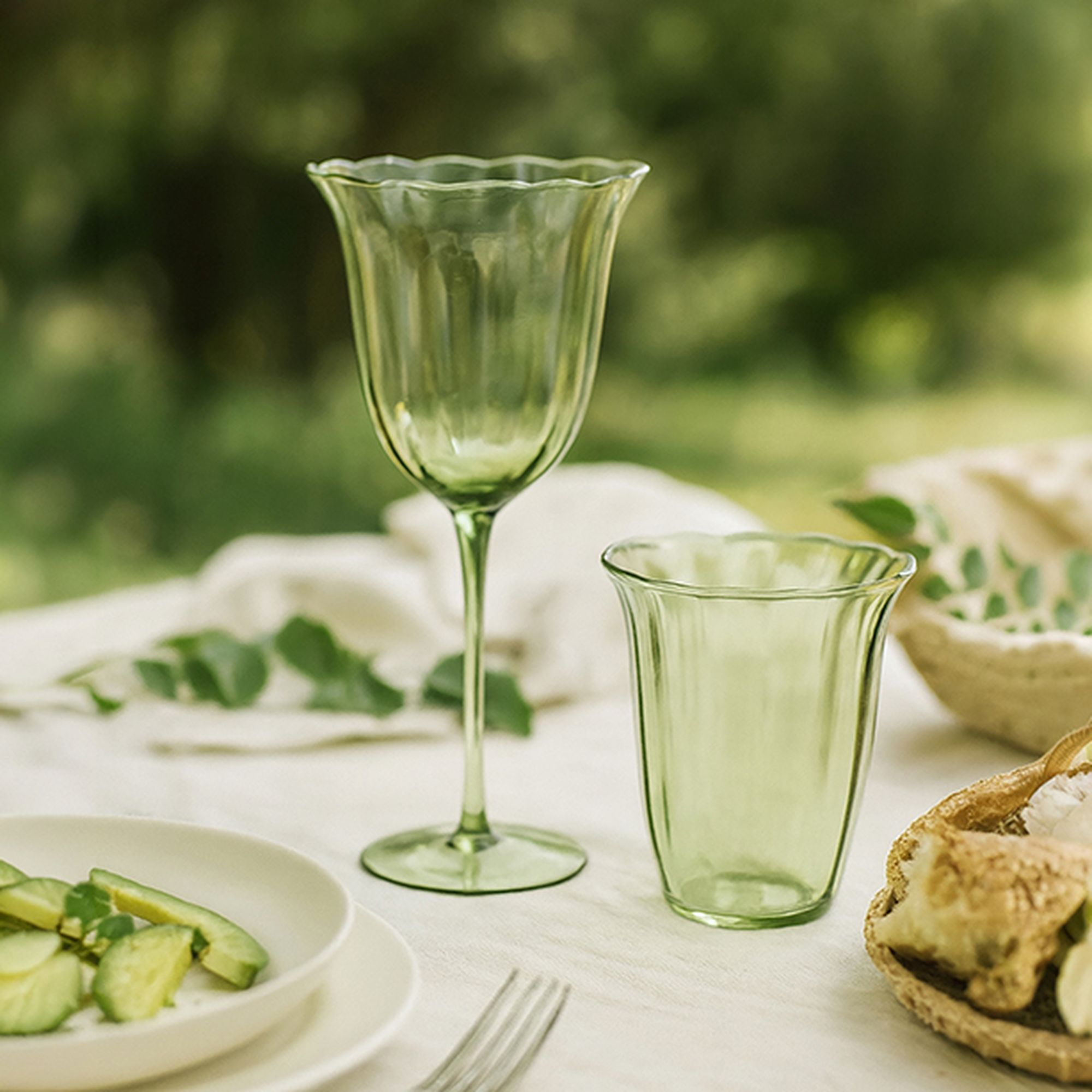 Lot de 4 gobelets en verre en forme de fleur 35,5cl verts EDEN
