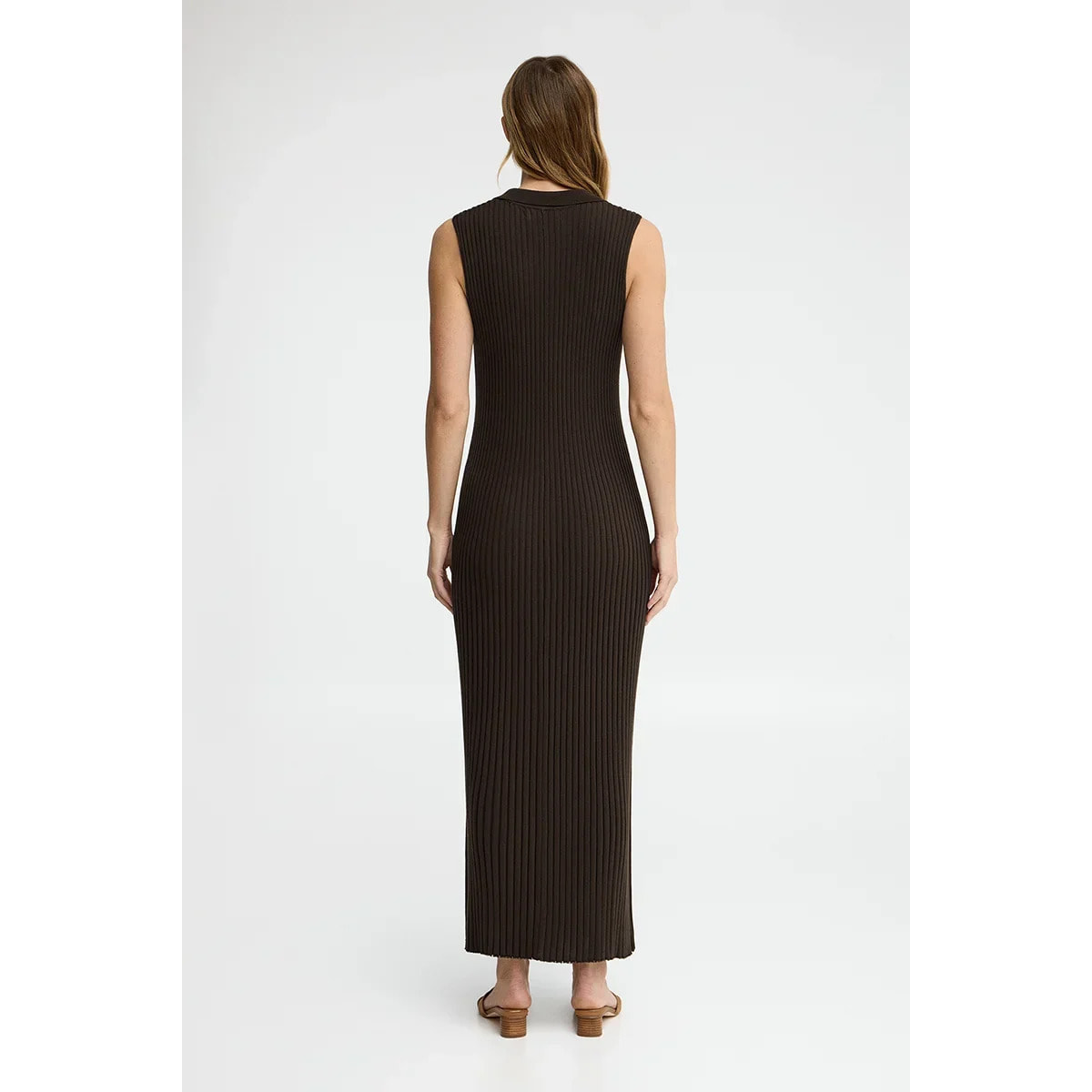 Vestido plisado color chocolate oscuro sin mangas con logo Polo Club