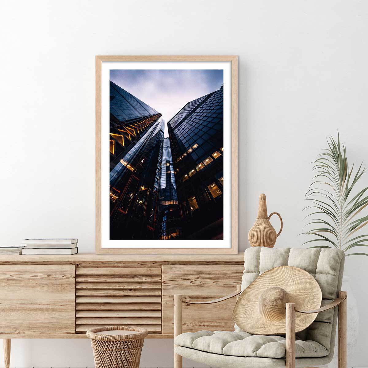 Affiche london au pied des tours Affiche + cadre en bois - Chêne