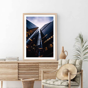 Affiche london au pied des tours Affiche + cadre en bois - Chêne