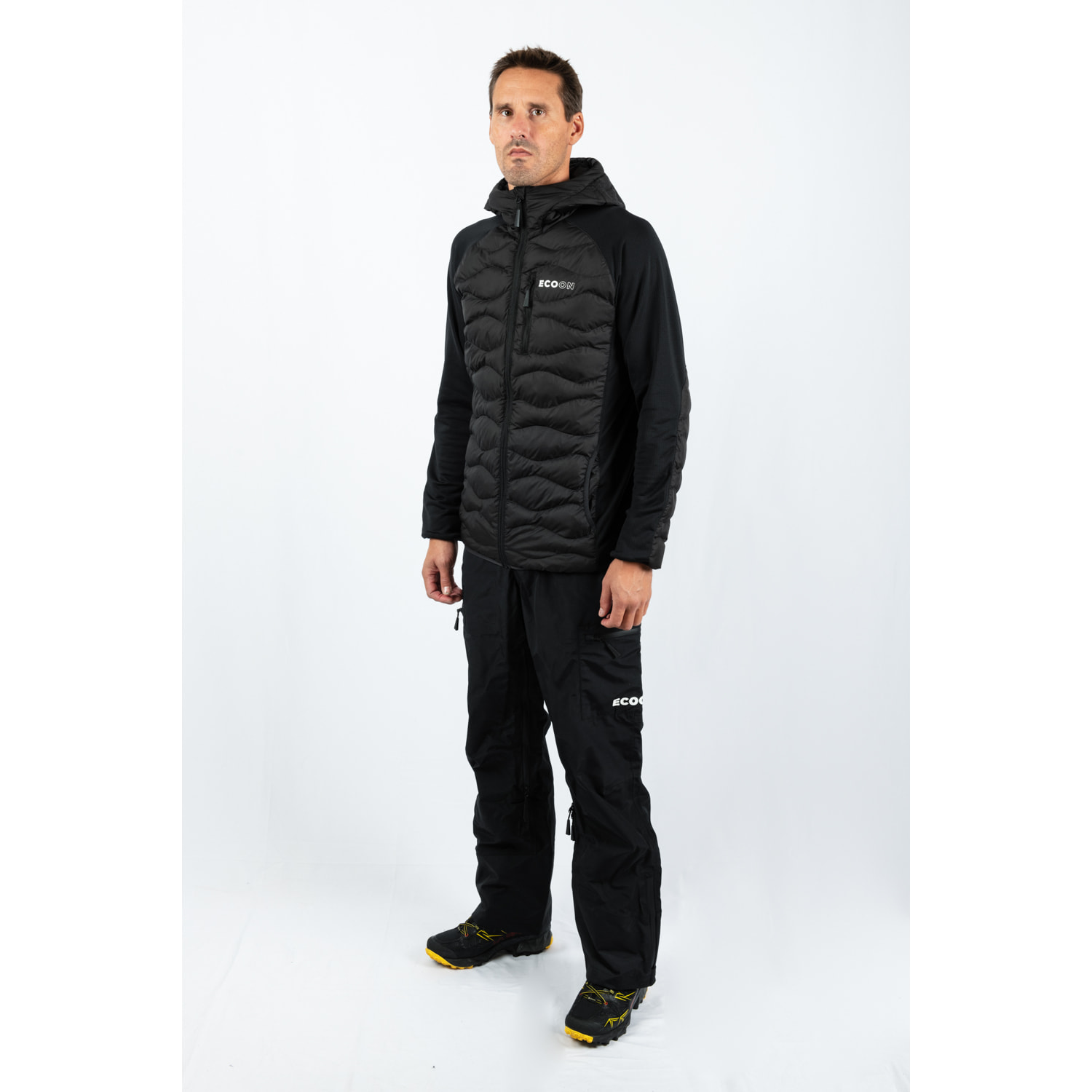 Chaqueta ECOActive Hybrid Insulated Jacket with cap dela marca ECOON - Negro con logo ECOON