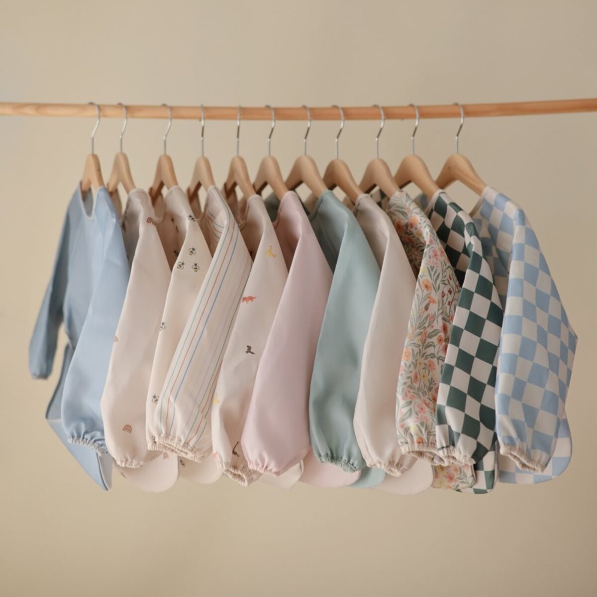 Mushie Babero Con Mangas Print