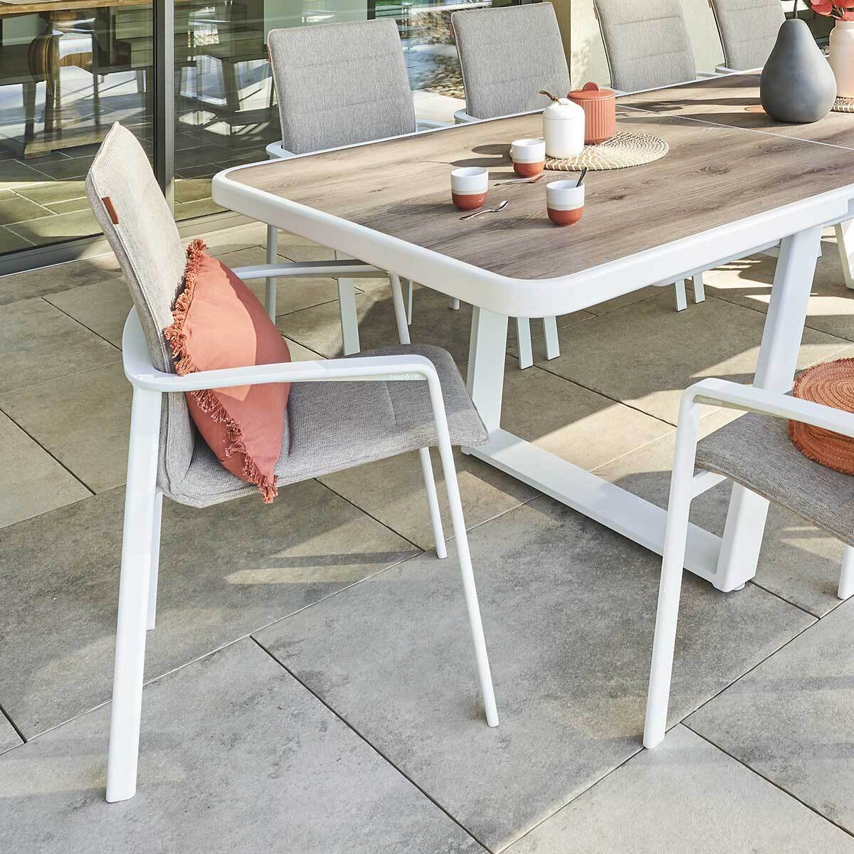 Fauteuil de jardin empilable "Diese" badiane & blanc en aluminium traité époxy