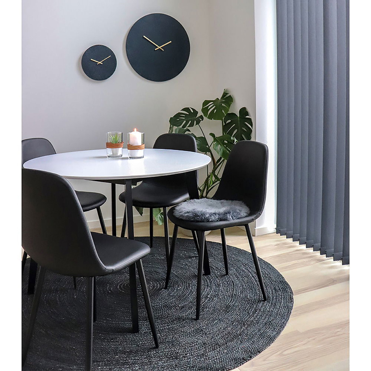 Set 2 sedie da pranzo Stockholm in ecopelle nera con gambe in metallo