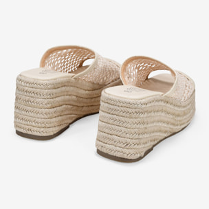 Sandalias de plataforma beige con rejilla y esparto