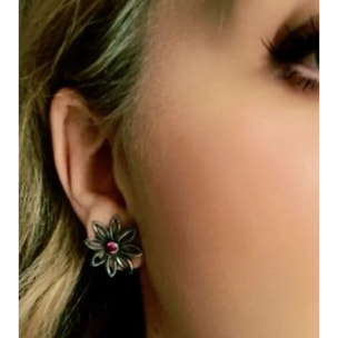 Pendiente flor cristal Sw en fuschia