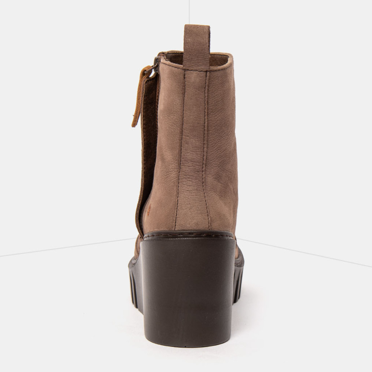 Botines con tacón 2091 NOBUCK BROWN/ CATANIA color Brown