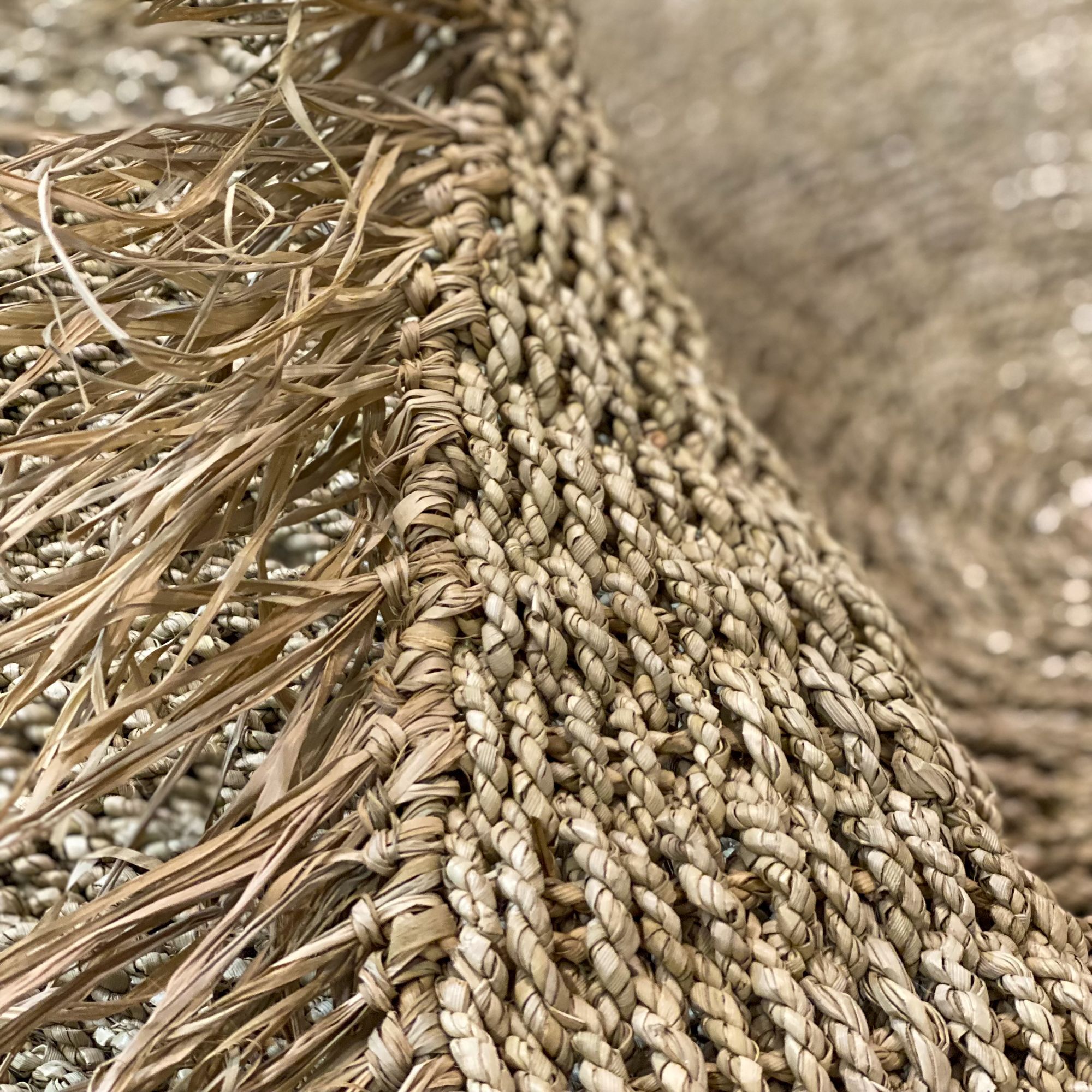 Tapis en fibres naturelles de mendong avec franges 180cm SERIFOS