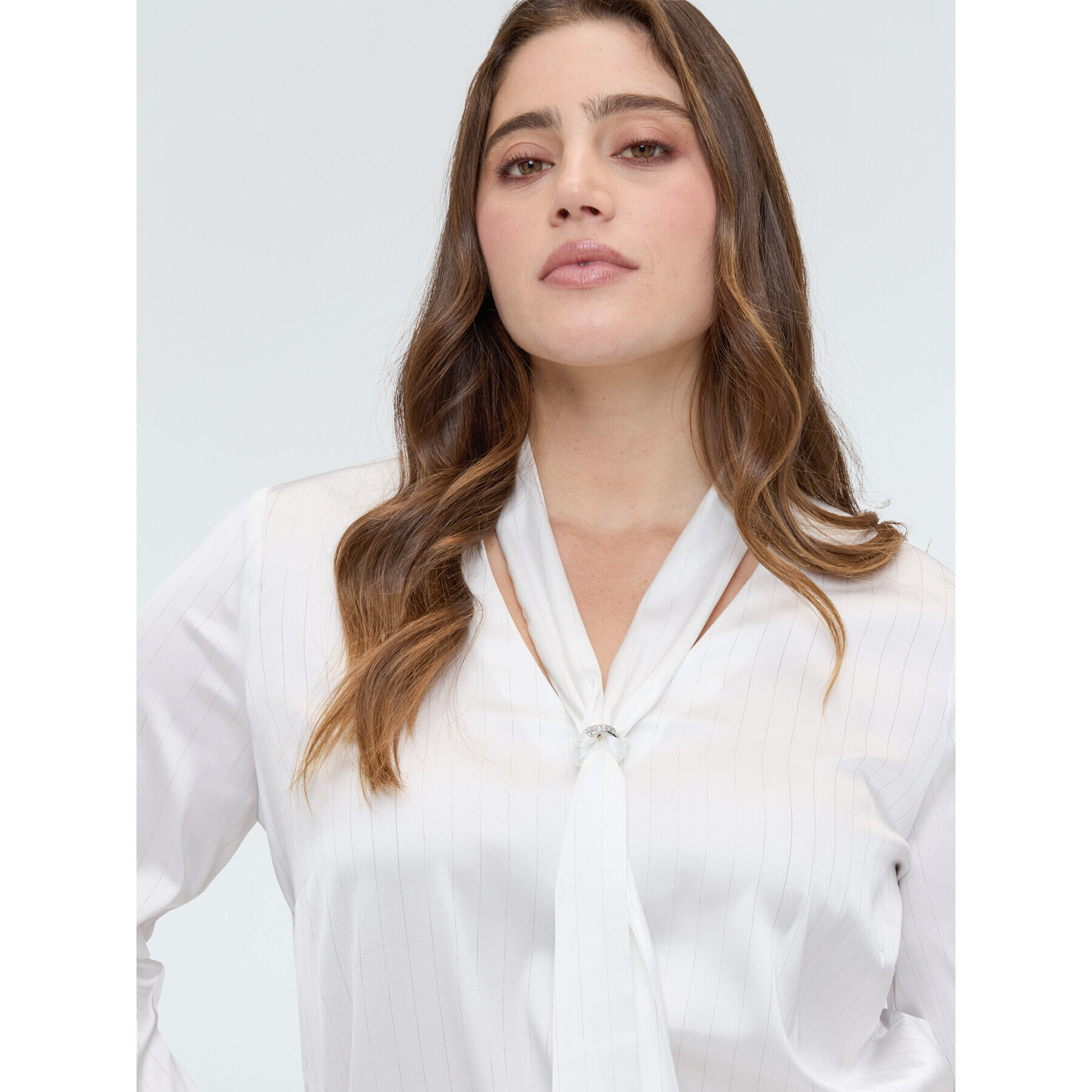 Fiorella Rubino - Blusa de satén con corbata - Blanco