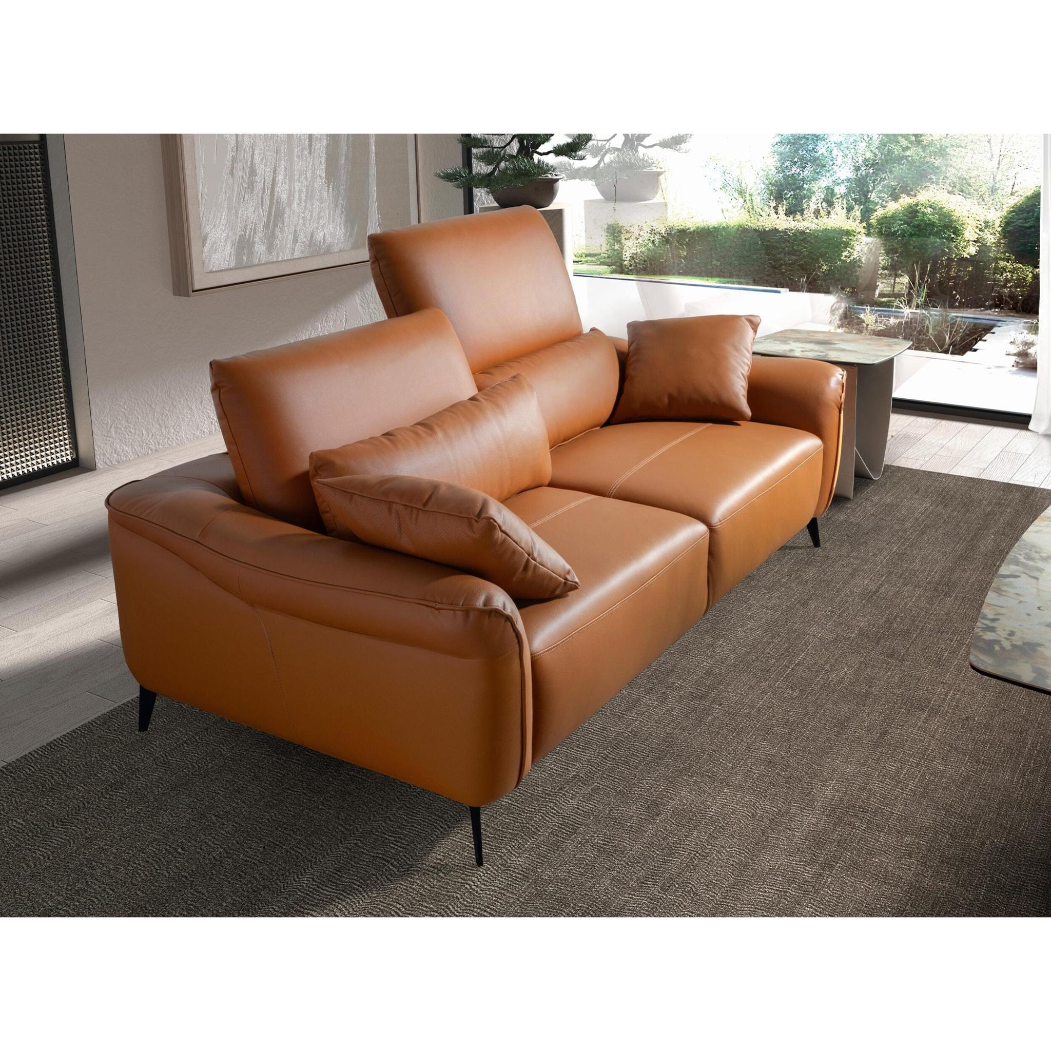 Sofá Angel Cerdá de 2 plazas tapizado en piel de origen vacuno en marrón patas de acero inoxidable en epoxi negro 170x107x105cm