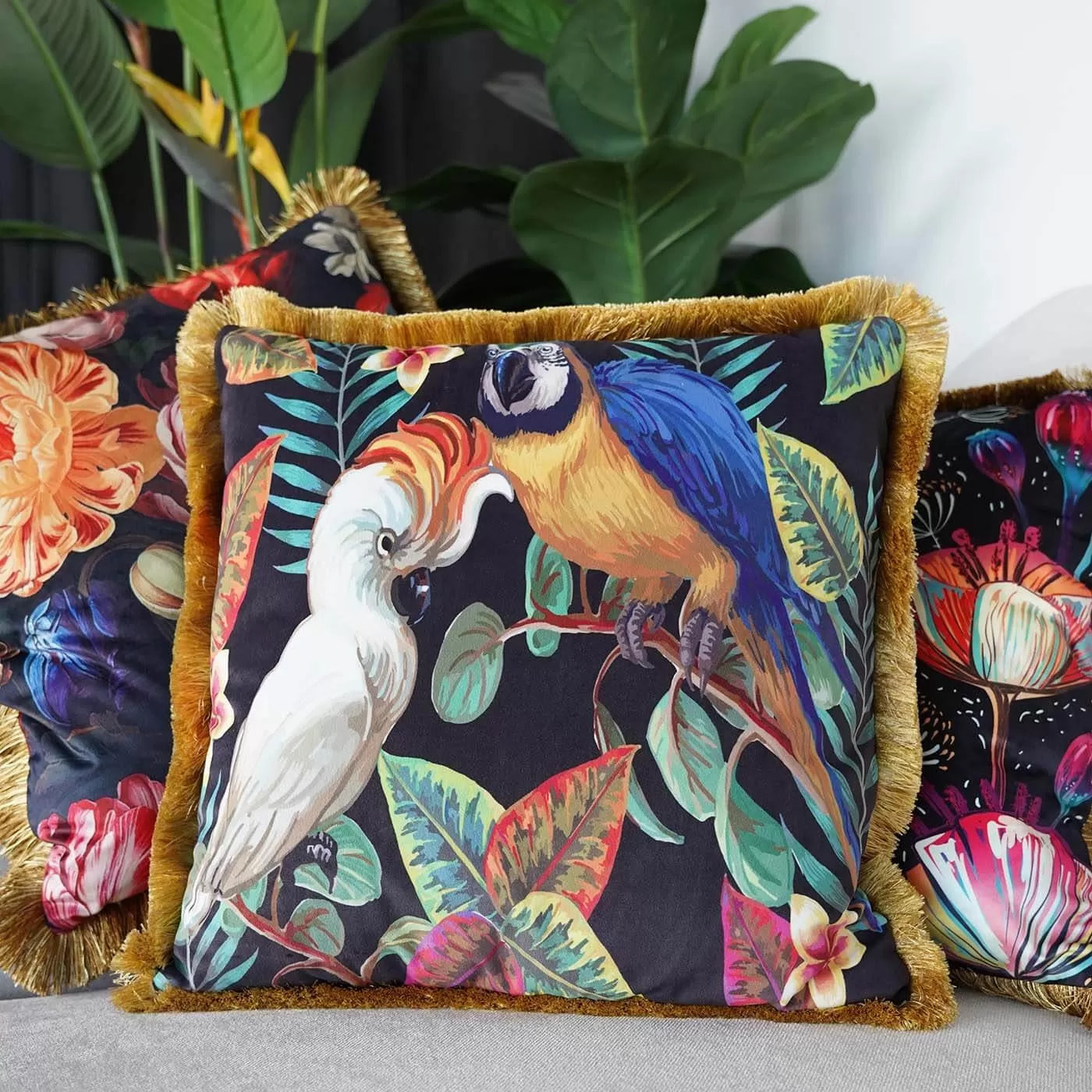 Coussin à franges oiseaux exotiques Kare Design